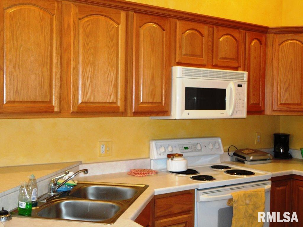 5521 Red Fox Road Bettendorf, IA 52722 - Photo 6 of 11