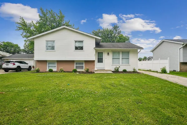 $3,400 | 867 Harris Drive, Bolingbrook, IL 60440