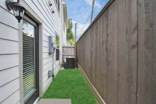 a view of a backyard with pathway