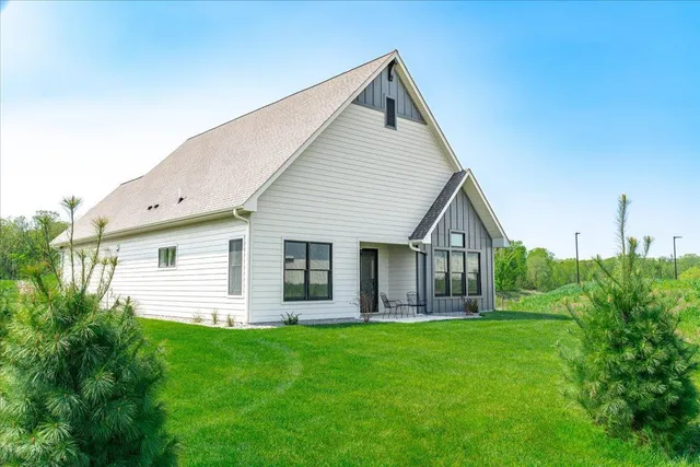 $737,900 | 2225 Sharon Lane, Hudson, WI 54016