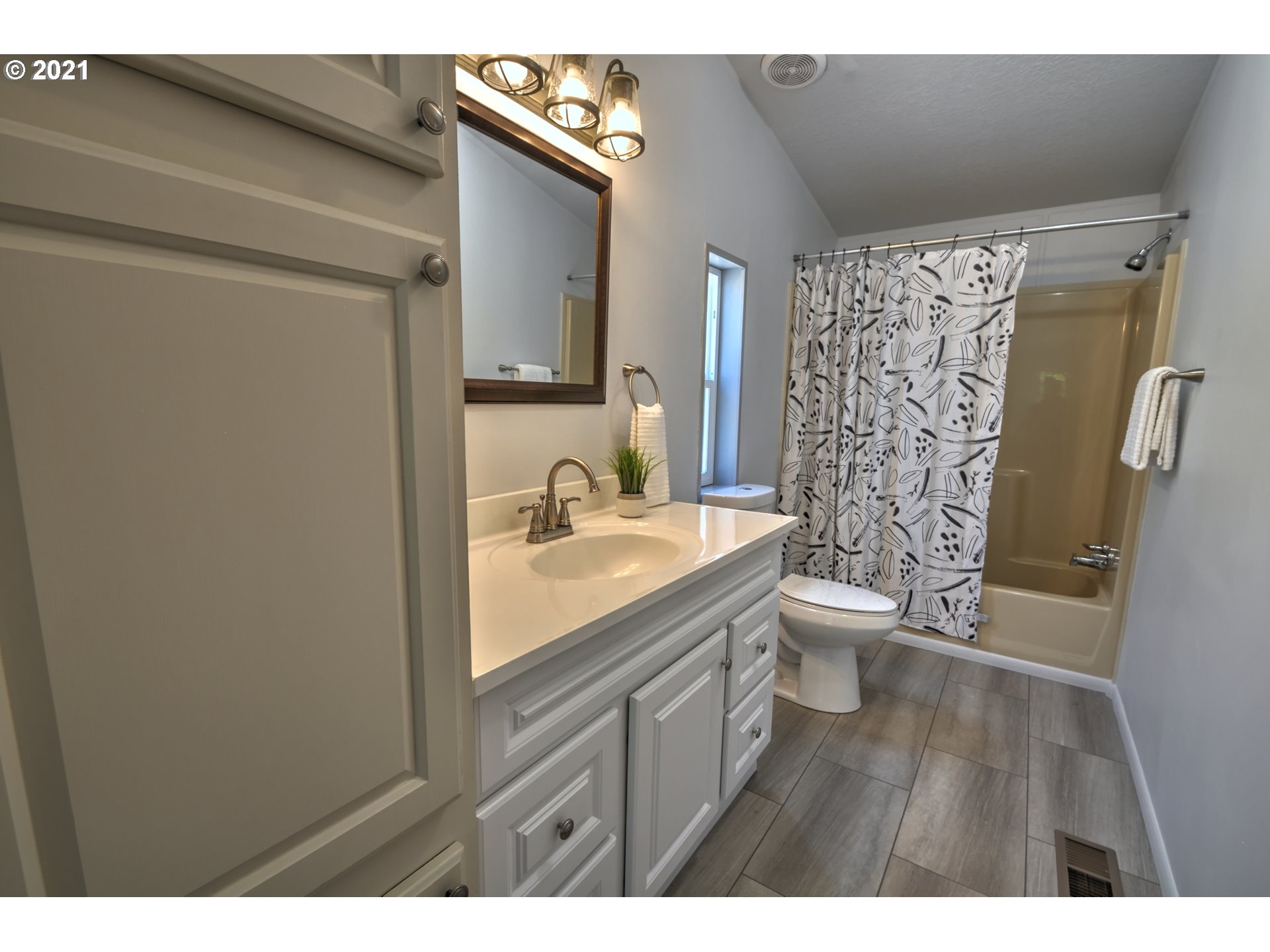 92453 Simonsen Road Astoria, OR 97103 - Photo 12 of 29 Gallery Image 12