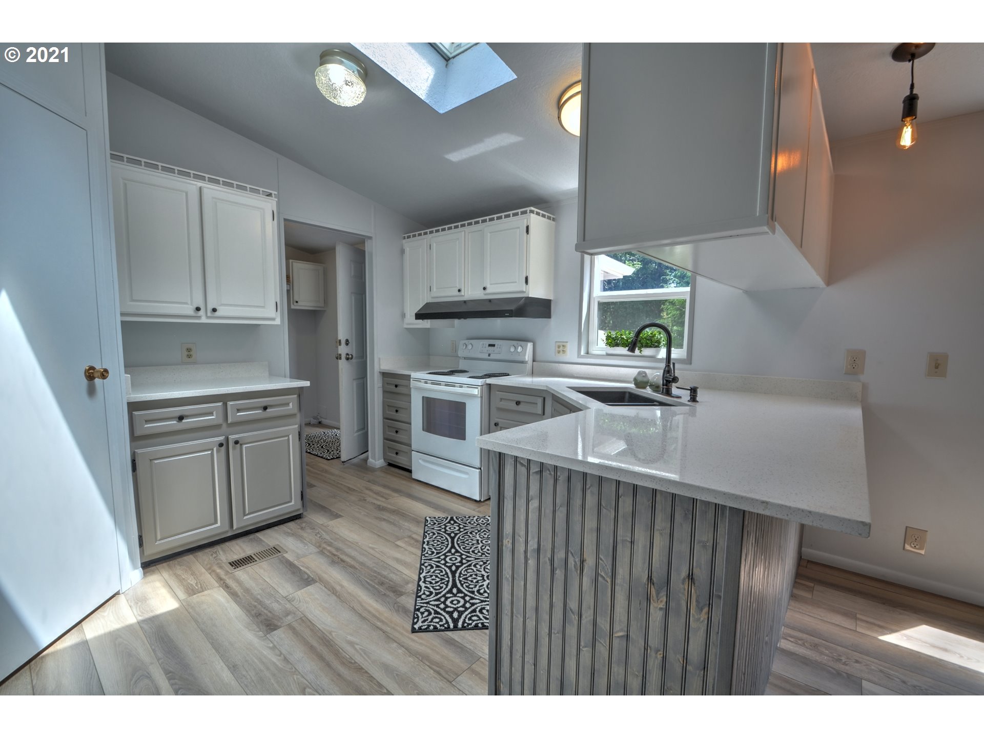92453 Simonsen Road Astoria, OR 97103 - Photo 8 of 29 Gallery Image 8