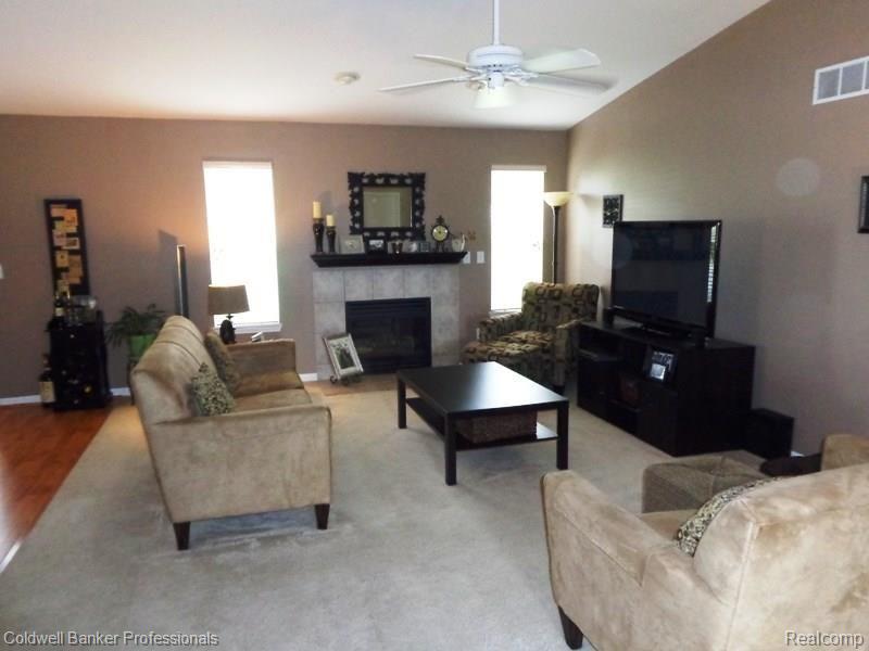7220 Homestead Road Ypsilanti, MI 48197 - Photo 17 of 32 Family Room.jpg