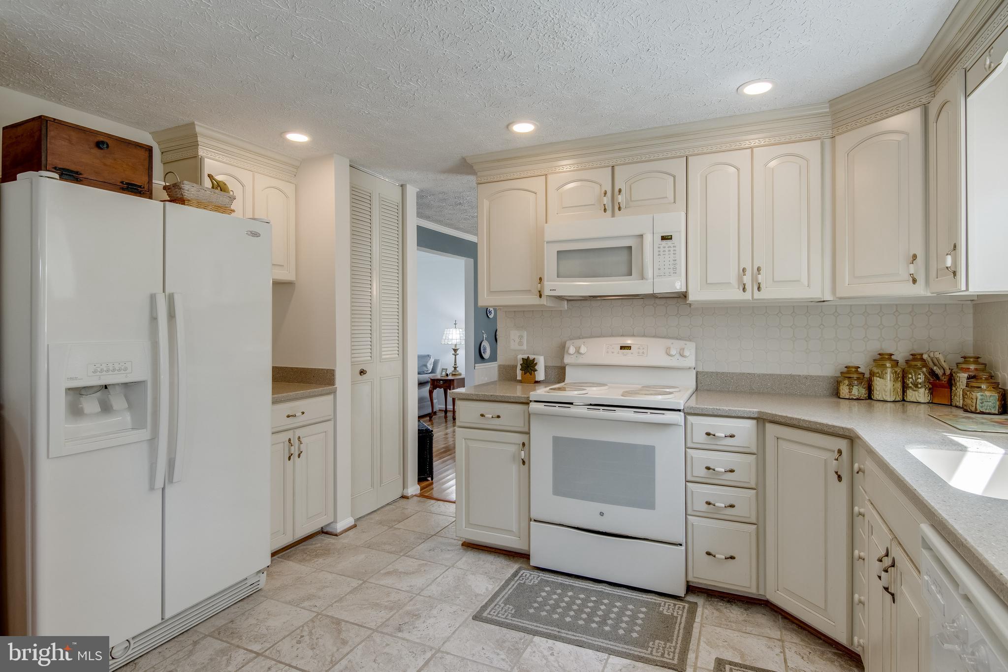 5 Tulip Tree Court Baltimore, MD 21221 - Photo 11 of 40 Plenty of cabinets and separate pantry closet