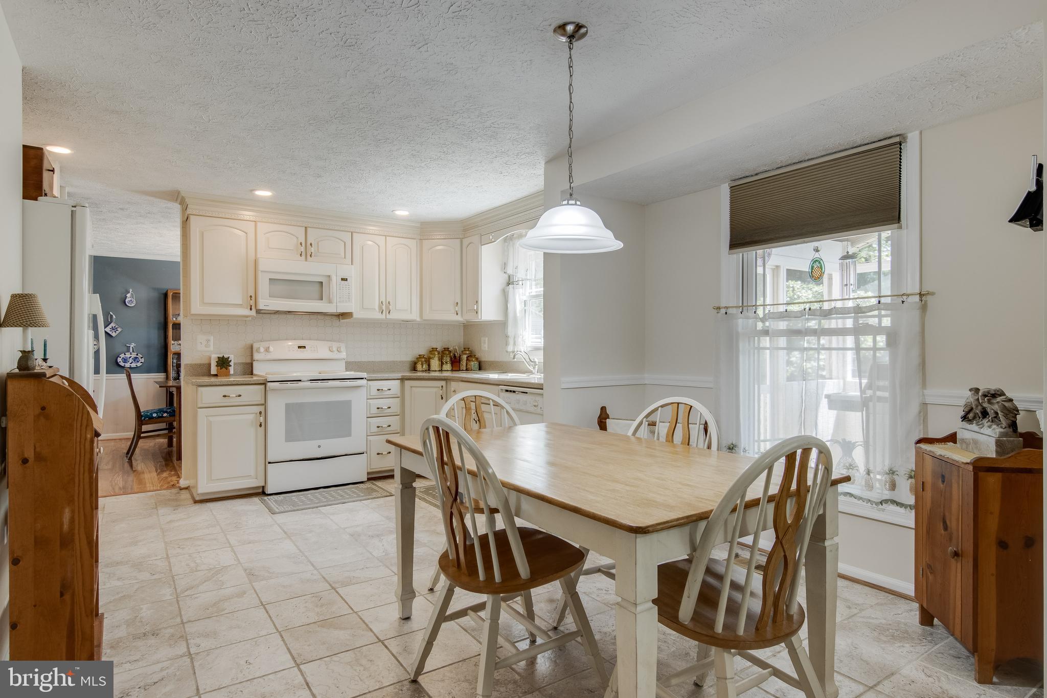 5 Tulip Tree Court Baltimore, MD 21221 - Photo 12 of 40 Eat in kitchen area