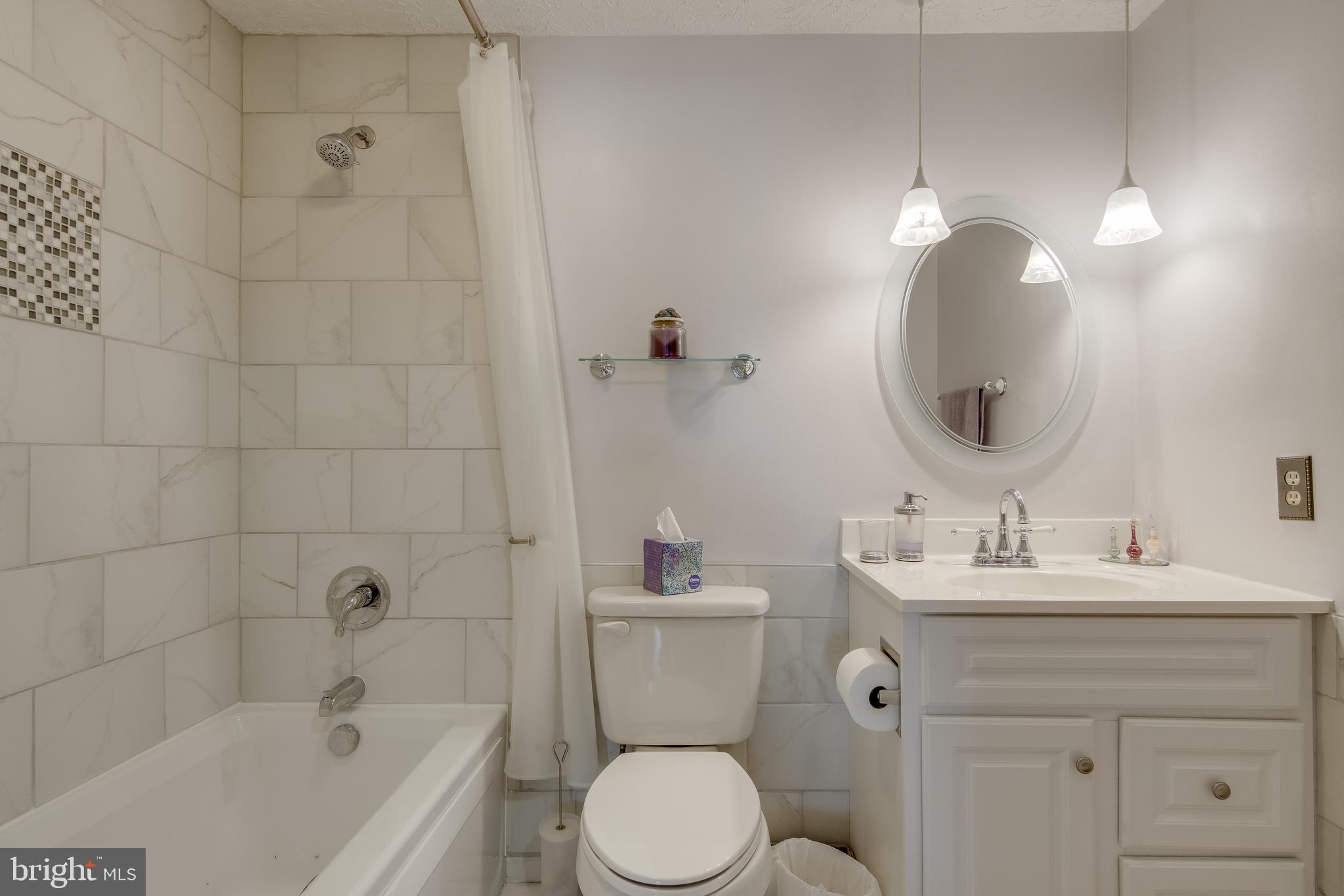 5 Tulip Tree Court Baltimore, MD 21221 - Photo 22 of 40 Upper level hall bath-jacuzzi air jet tub
