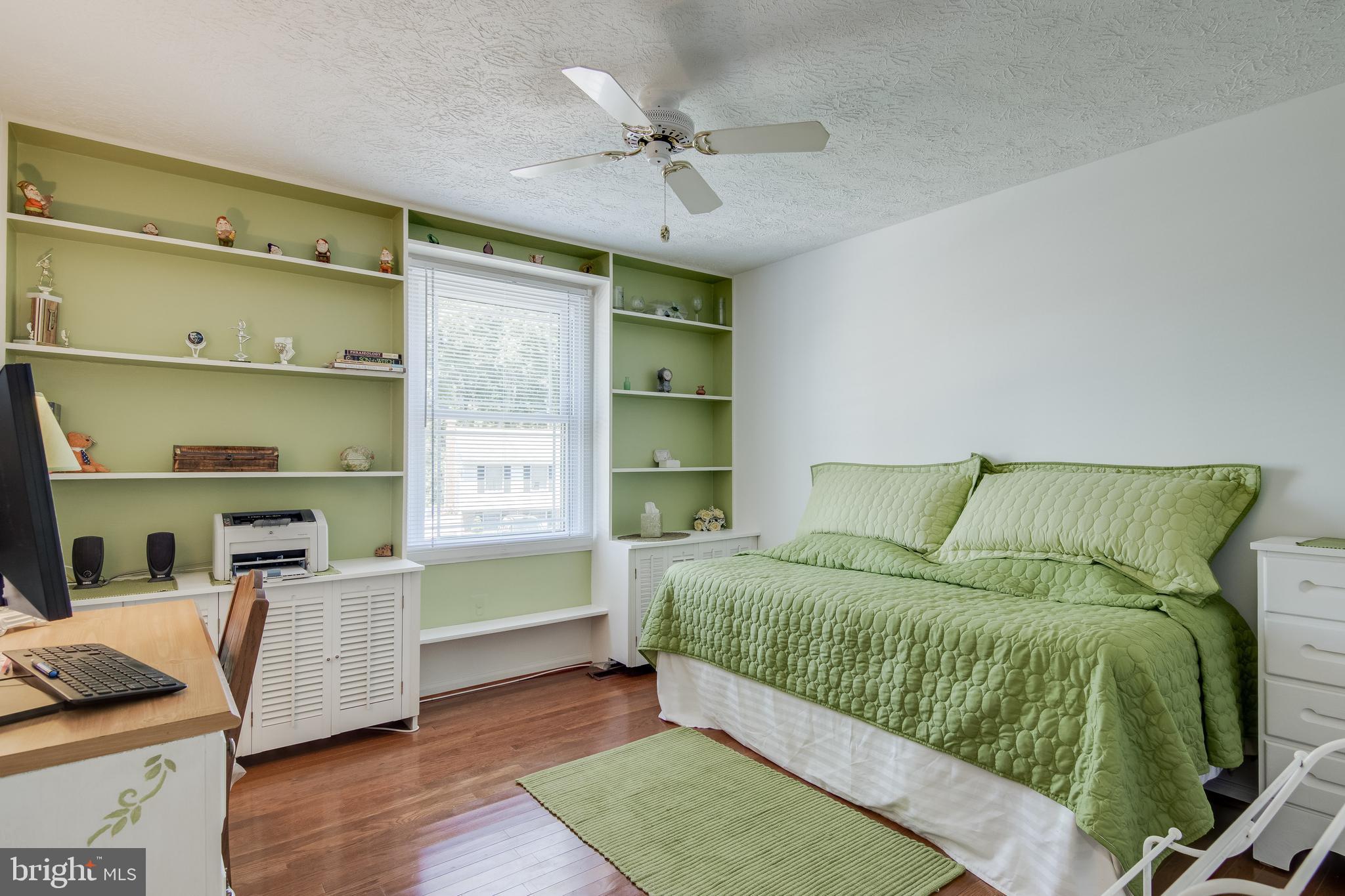 5 Tulip Tree Court Baltimore, MD 21221 - Photo 23 of 40 Bedroom 3 built in shelving