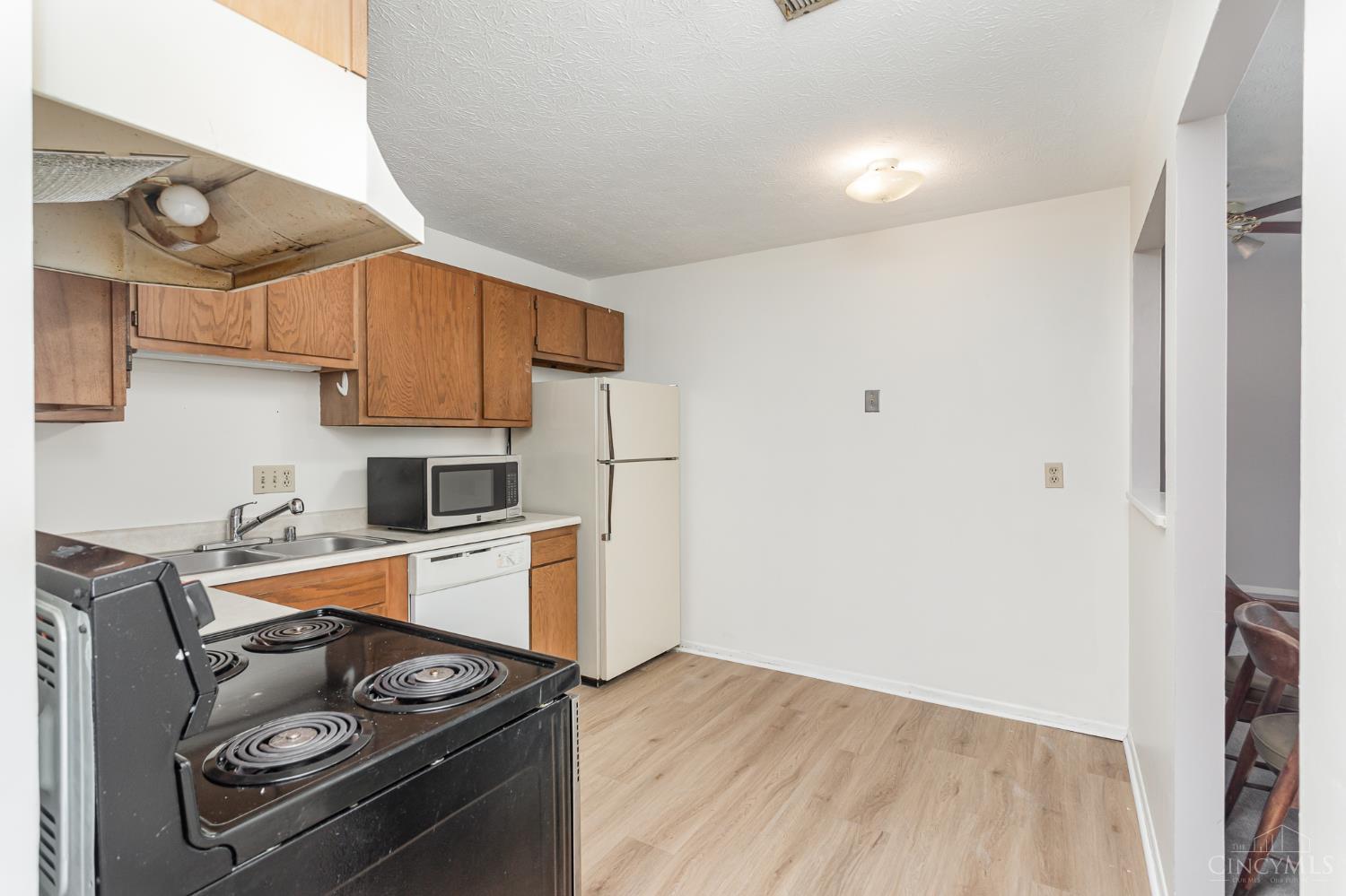 518 Riddle Road, Unit 12 Cincinnati, OH 45220 - Photo 6 of 15