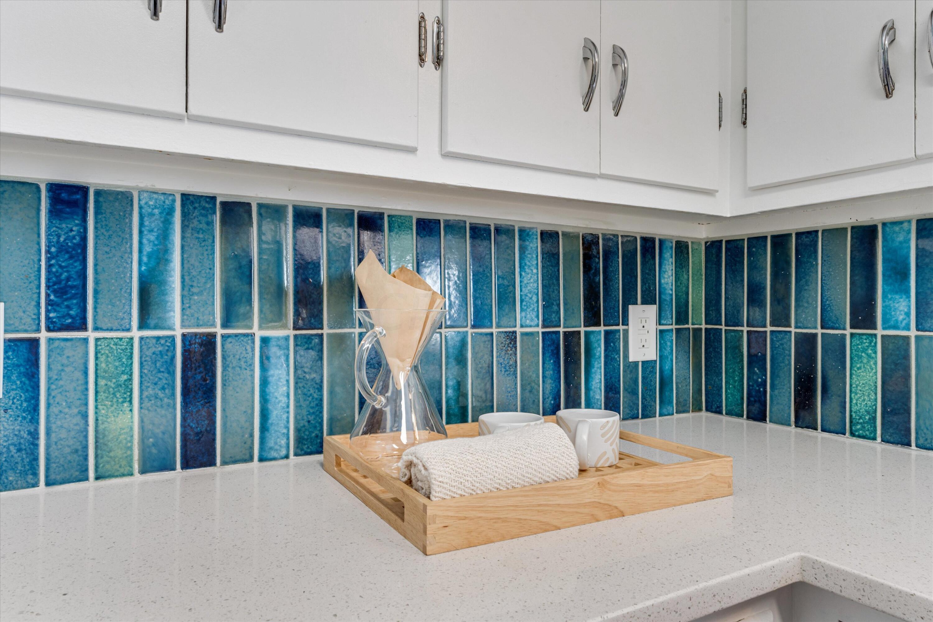 101 North Harding Road Columbus, OH 43209 - Photo 18 of 42 Kitchen Tile Backsplash