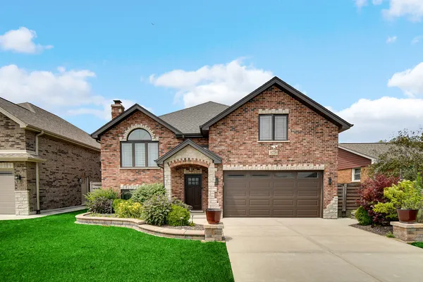 $675,000 | 8224 Laramie Avenue, Burbank, IL 60459