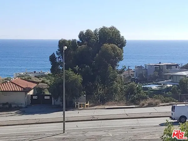 $5,700 | 23918 De Ville Way, Unit B, Malibu, CA 90265