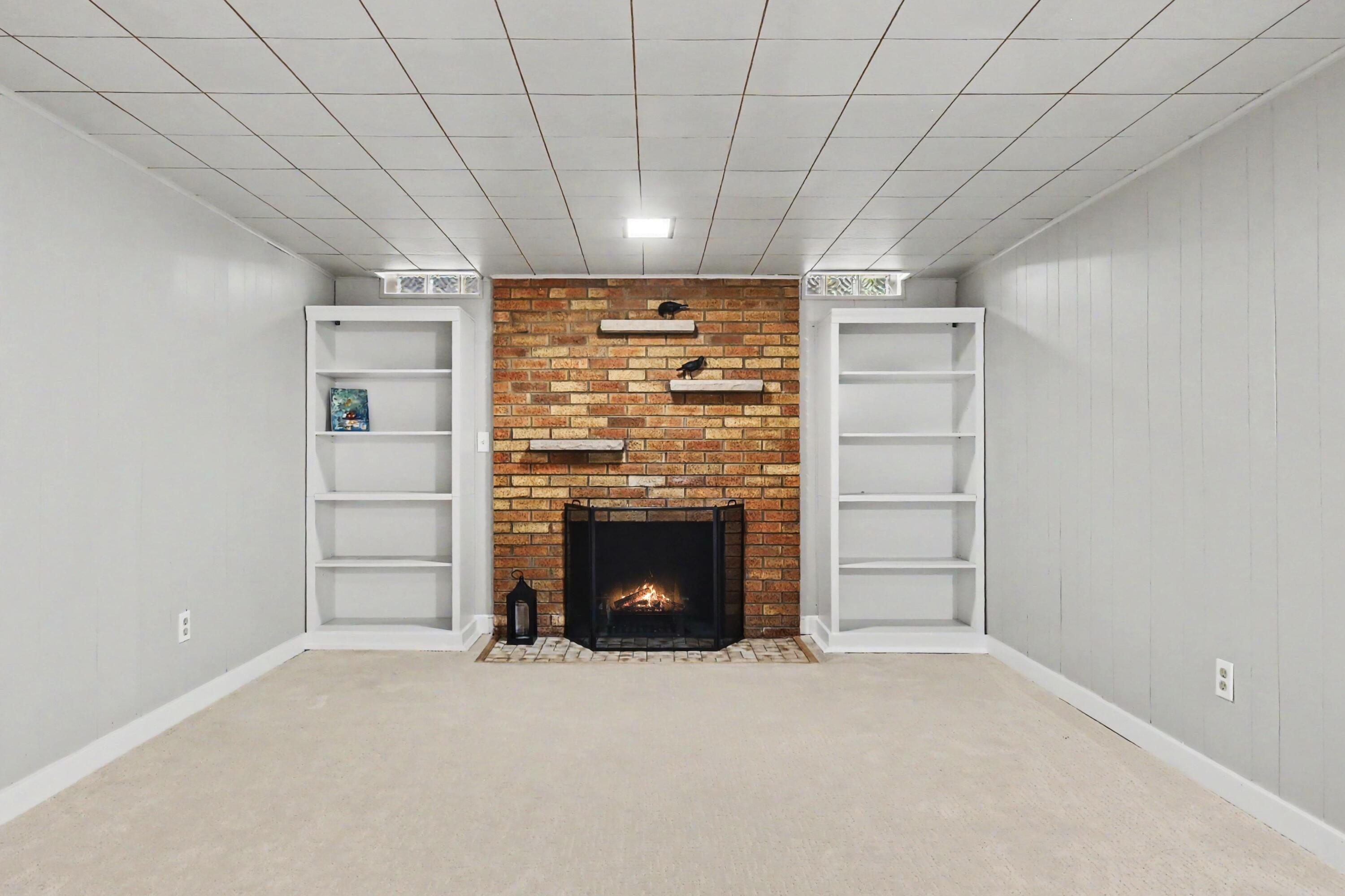 1639 Wellington Road Lansing, MI 48910 - Photo 17 of 29 016_file_7093