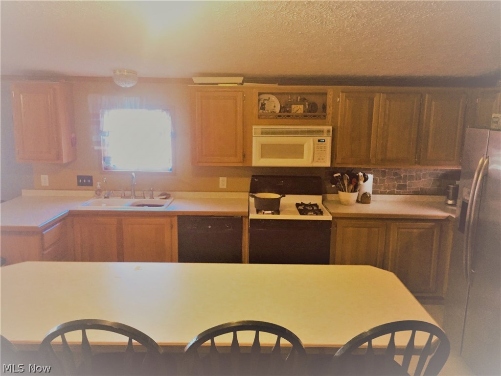 2044 Lake Road Akron, OH 44312 - Photo 8 of 25 Gallery Image 8