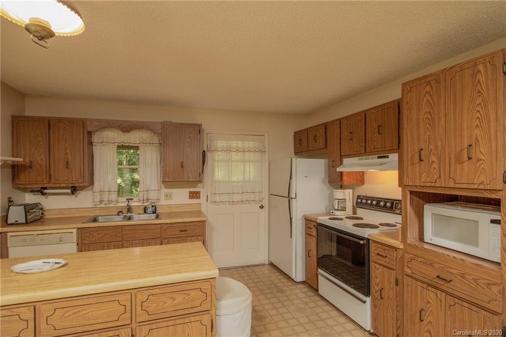 323 Carters Ridge Road Spruce Pine, NC 28777 - Photo 11 of 45 Gallery Image 11