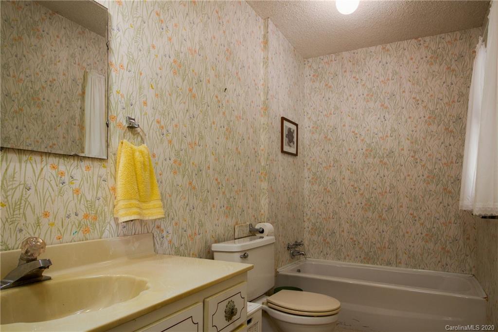 323 Carters Ridge Road Spruce Pine, NC 28777 - Photo 16 of 45 Gallery Image 16
