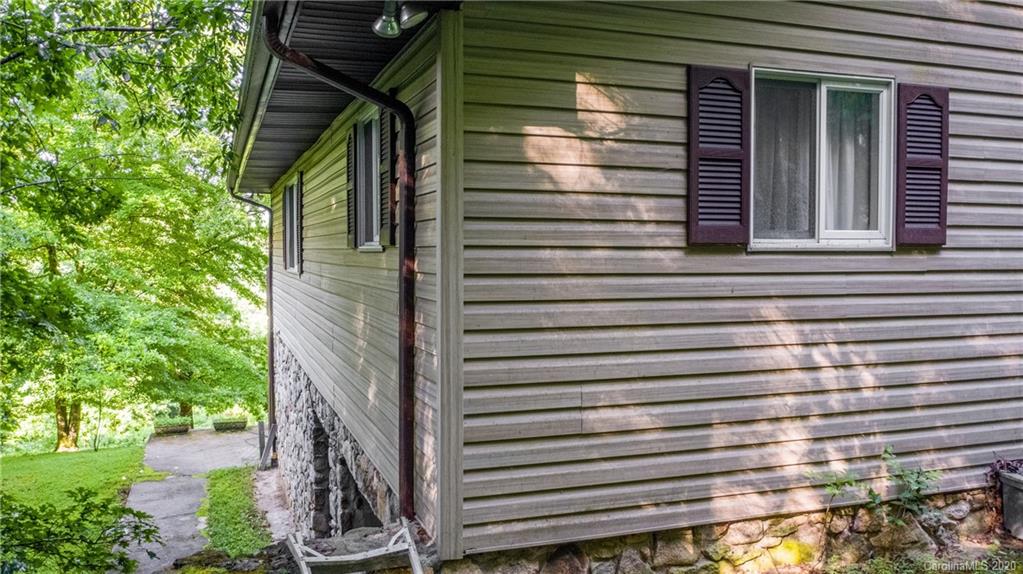 323 Carters Ridge Road Spruce Pine, NC 28777 - Photo 24 of 45 Gallery Image 24