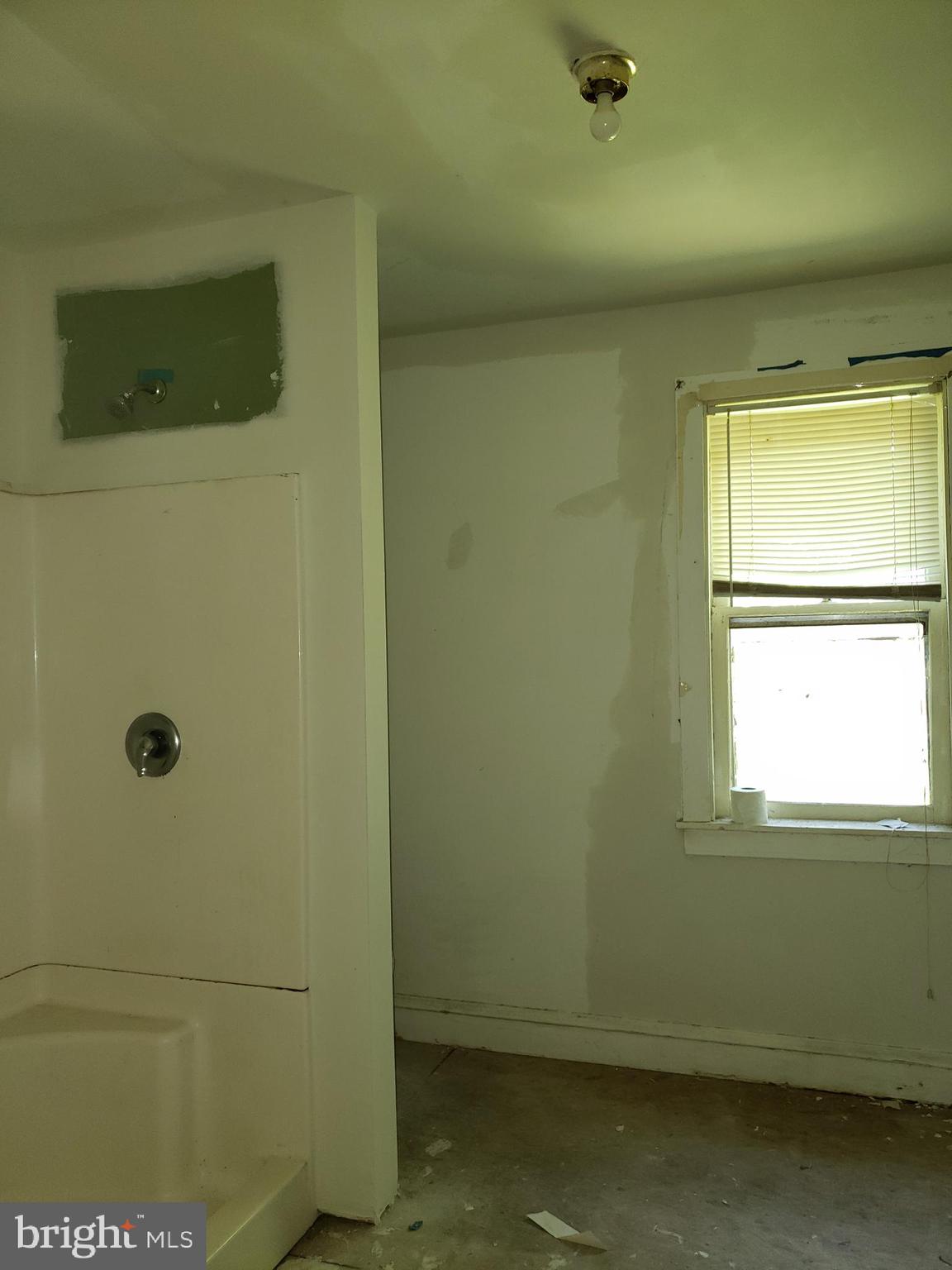 1722 Winslow Road Williamstown, NJ 08094 - Photo 6 of 12 Living room to Kitchen