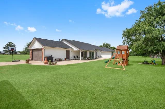 $975,000 | 34334 Howell Road, Waller, TX 77484