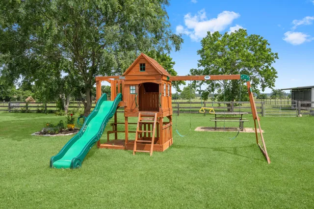 $975,000 | 34334 Howell Road, Waller, TX 77484