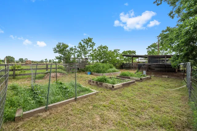 $975,000 | 34334 Howell Road, Waller, TX 77484