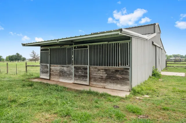 $975,000 | 34334 Howell Road, Waller, TX 77484