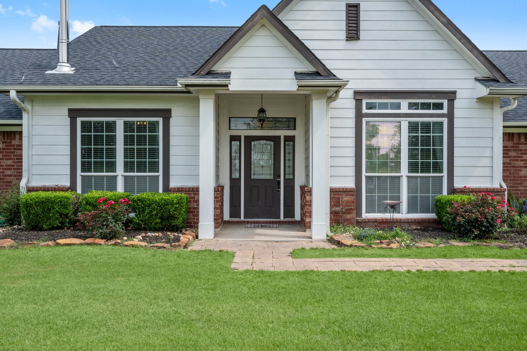 34334 Howell Road Waller, TX 77484 - Photo 8 of 37 Welcome to this charming home.