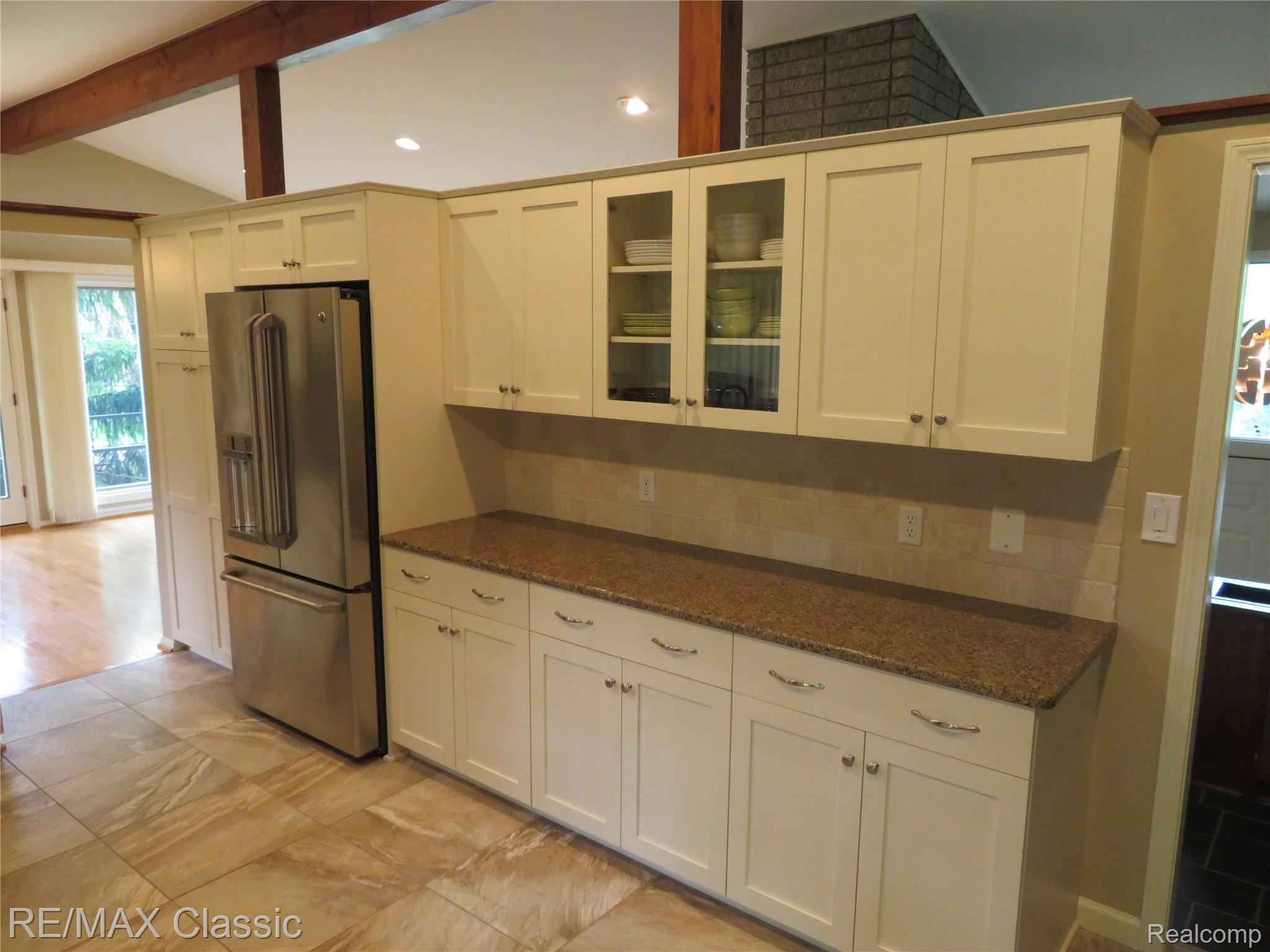 758 Ironstone Drive Rochester, MI 48309 - Photo 6 of 56 4.jpg