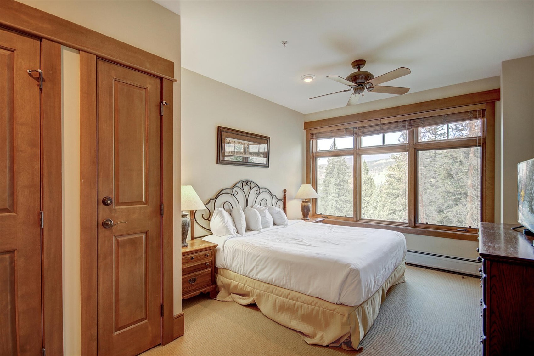 280 Trailhead Drive, Unit 3039 Keystone, CO 80435 - Photo 16 of 38 a bedroom with a large bed and a window