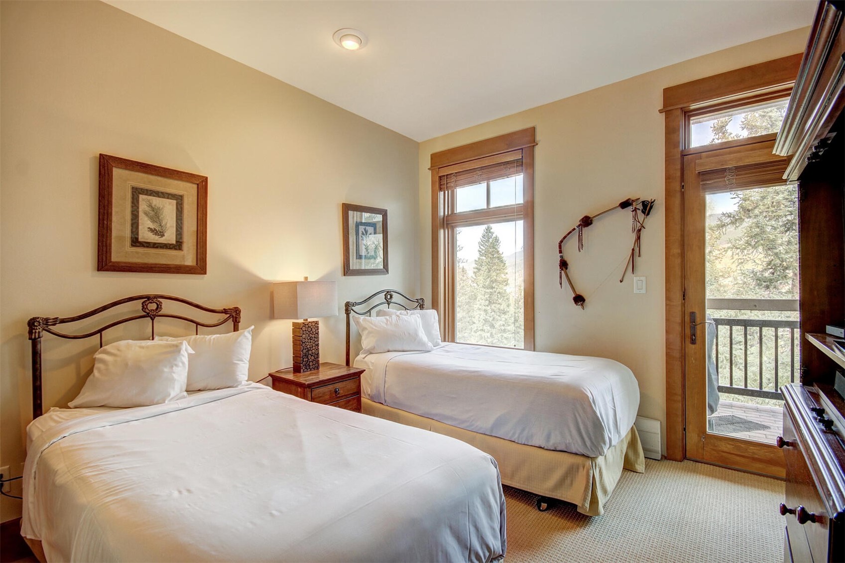 280 Trailhead Drive, Unit 3039 Keystone, CO 80435 - Photo 20 of 38 a bedroom with two beds and a window