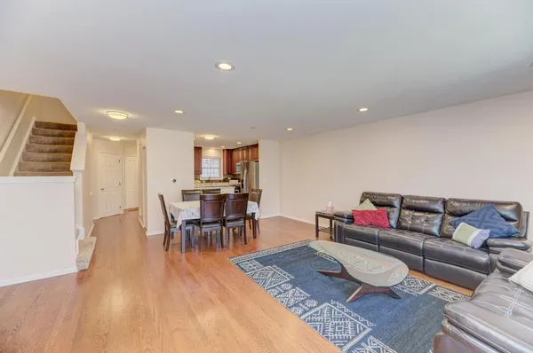 $360,000 | 1679 West Ethan's Glen Drive, Palatine, IL 60067