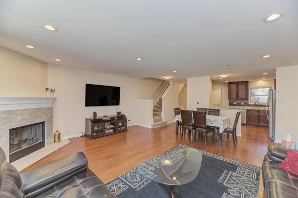 $360,000 | 1679 West Ethan's Glen Drive, Palatine, IL 60067