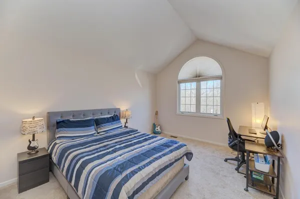 $360,000 | 1679 West Ethan's Glen Drive, Palatine, IL 60067