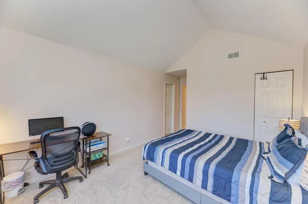 $360,000 | 1679 West Ethan's Glen Drive, Palatine, IL 60067