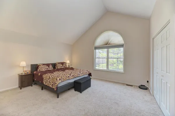 $360,000 | 1679 West Ethan's Glen Drive, Palatine, IL 60067