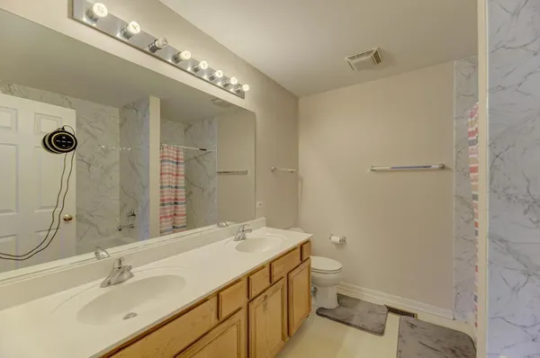 $360,000 | 1679 West Ethan's Glen Drive, Palatine, IL 60067