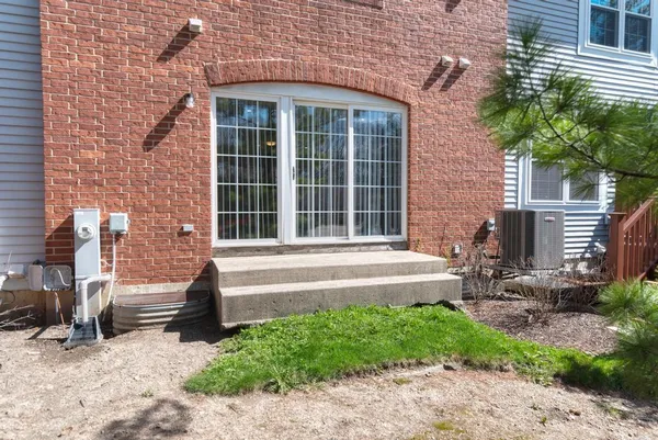 $360,000 | 1679 West Ethan's Glen Drive, Palatine, IL 60067