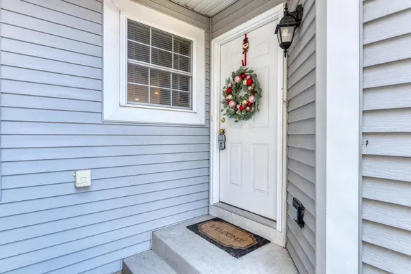 $360,000 | 1679 West Ethan's Glen Drive, Palatine, IL 60067