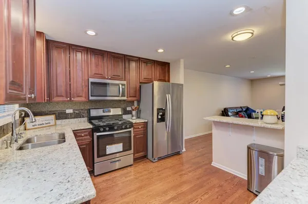 $360,000 | 1679 West Ethan's Glen Drive, Palatine, IL 60067