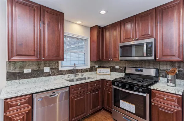 $360,000 | 1679 West Ethan's Glen Drive, Palatine, IL 60067