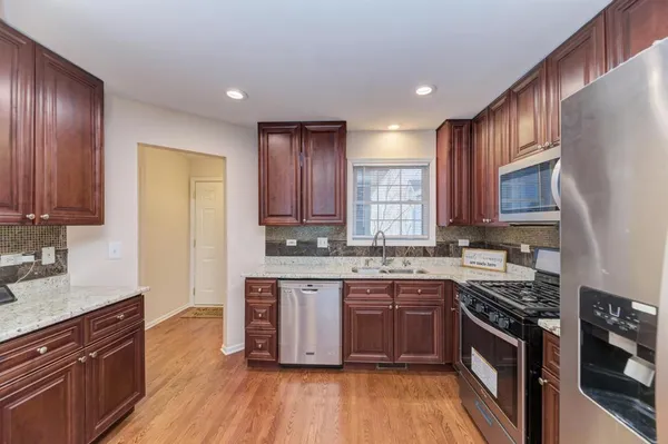 $360,000 | 1679 West Ethan's Glen Drive, Palatine, IL 60067