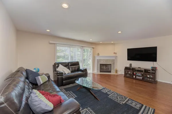 $360,000 | 1679 West Ethan's Glen Drive, Palatine, IL 60067