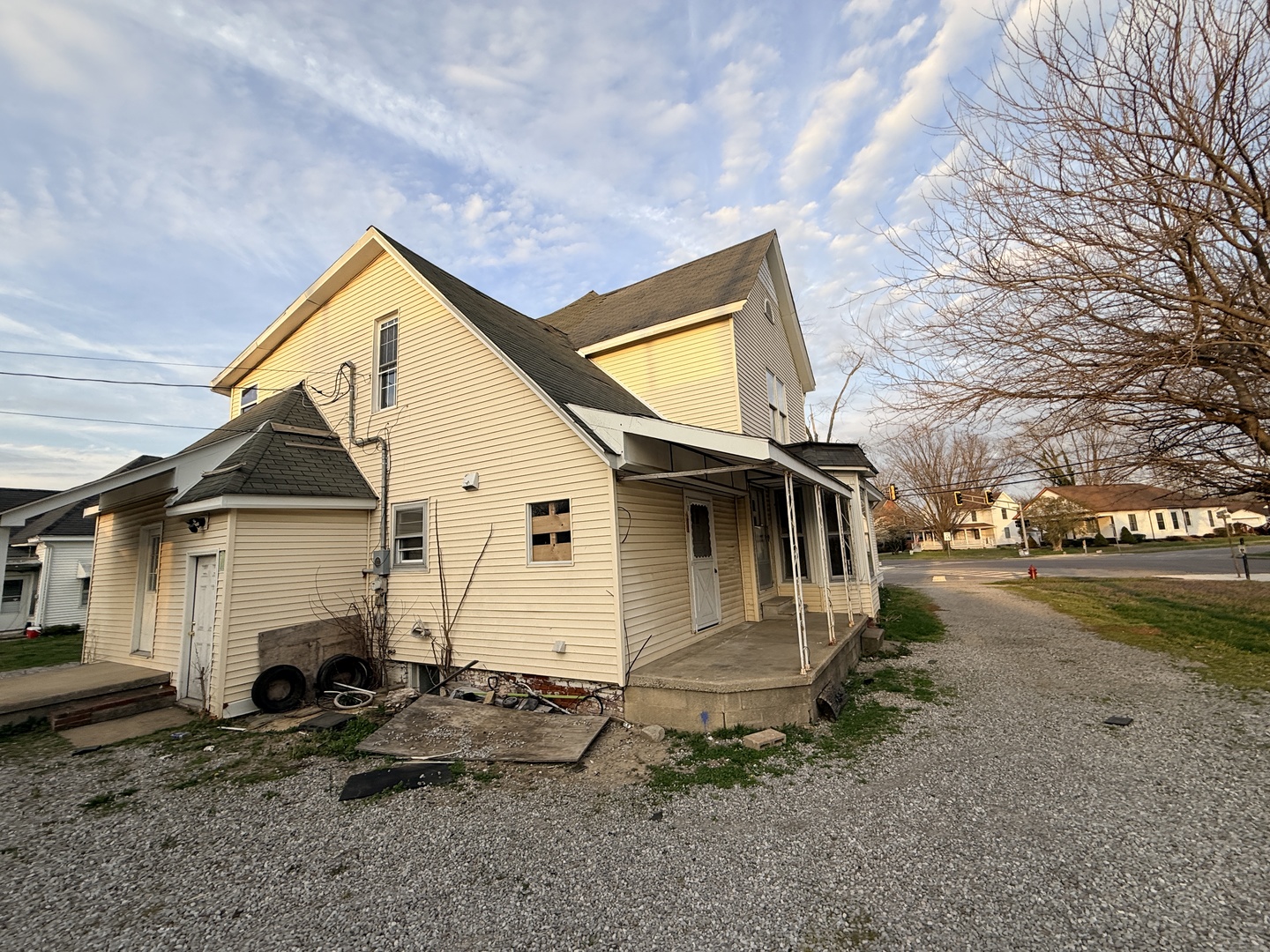 101 5th Street Carmi, IL 62821 - Photo 25 of 28 a view of a house with backyard