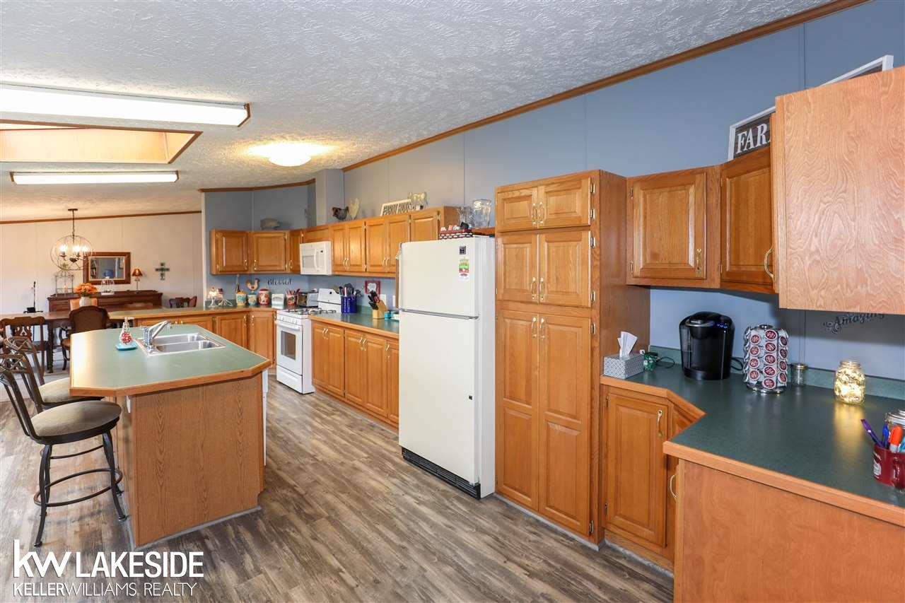 15988 Imlay City Road Capac, MI 48014 - Photo 13 of 37 50001033-12.JPG