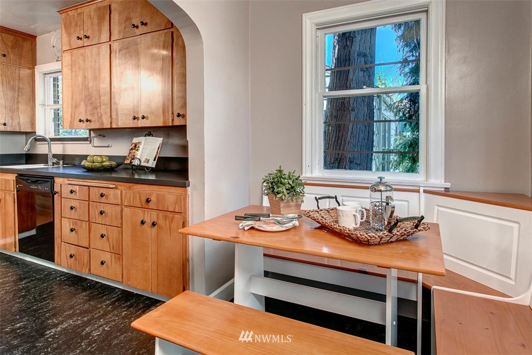 7724 Dibble Avenue Northwest Seattle, WA 98117 - Photo 12 of 25