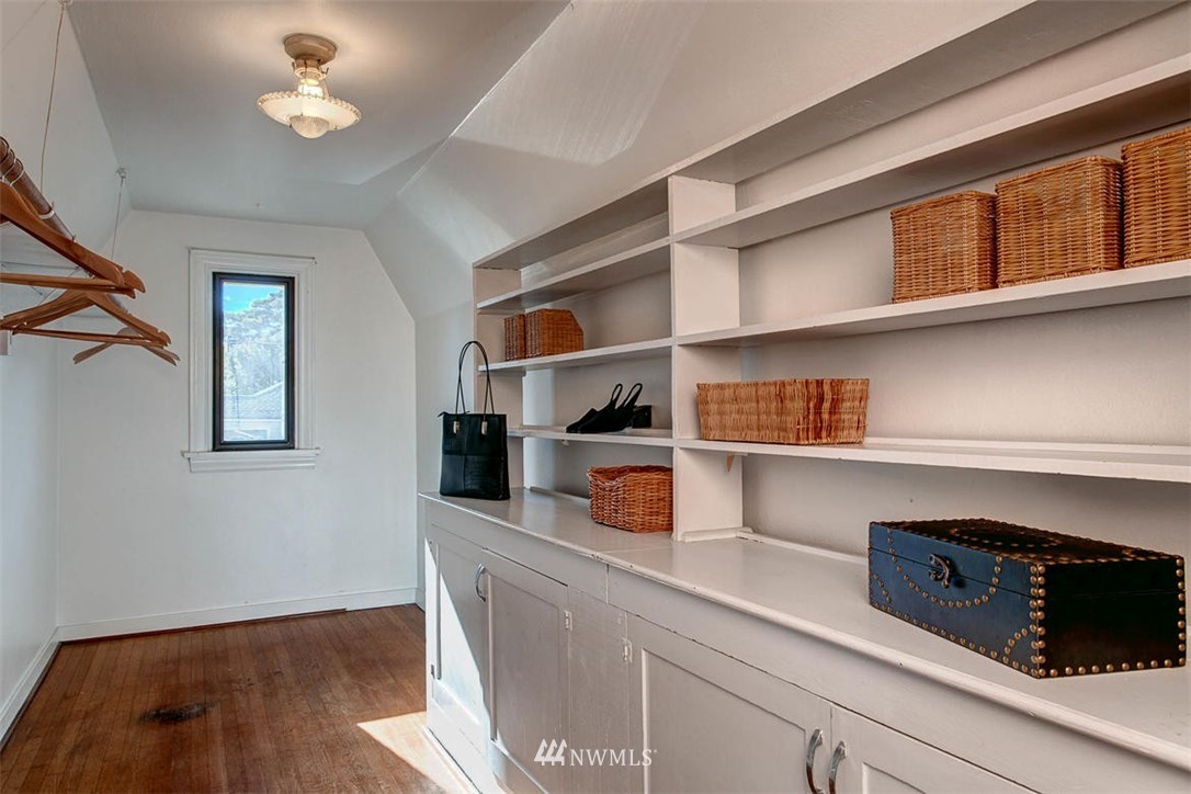 7724 Dibble Avenue Northwest Seattle, WA 98117 - Photo 15 of 25