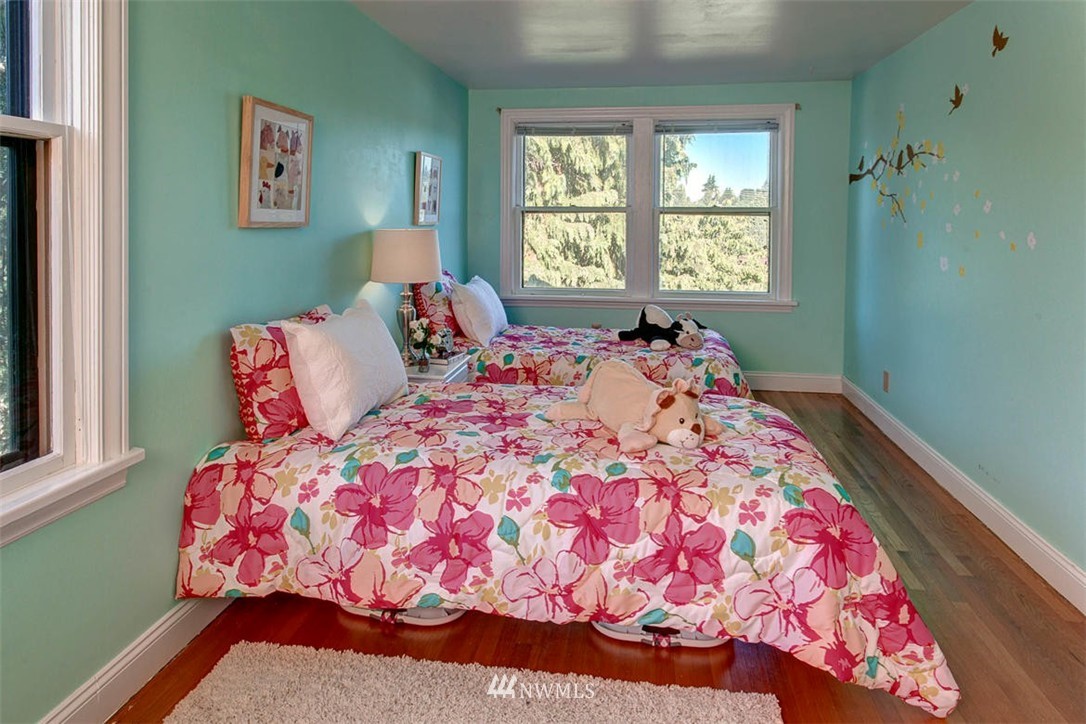 7724 Dibble Avenue Northwest Seattle, WA 98117 - Photo 17 of 25