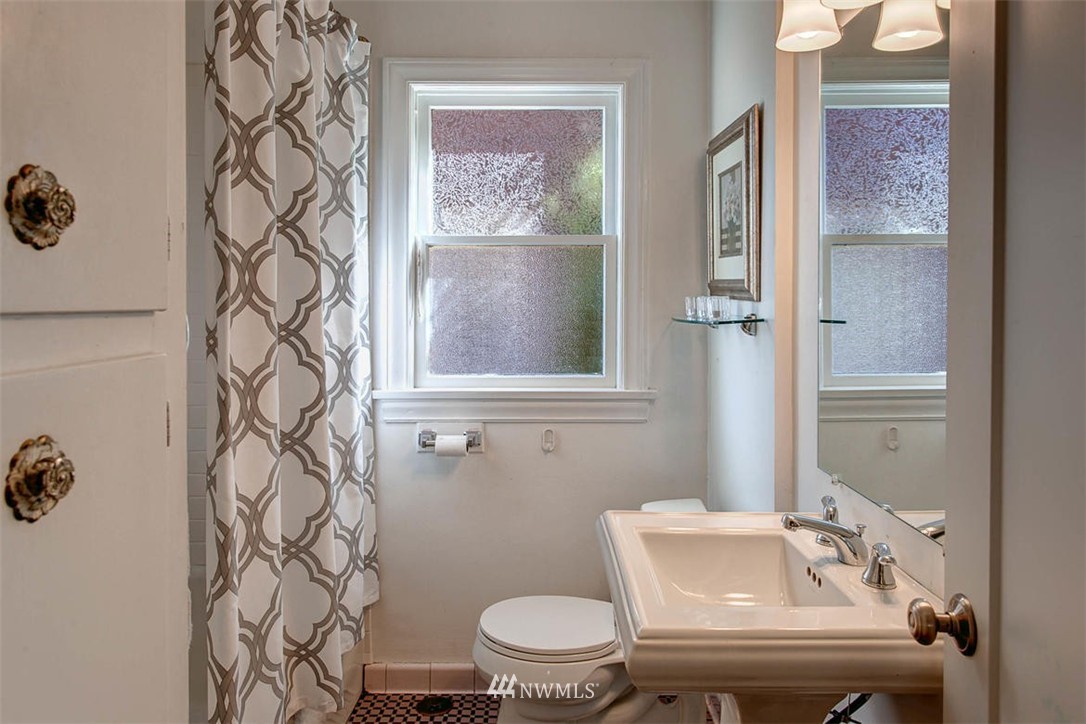 7724 Dibble Avenue Northwest Seattle, WA 98117 - Photo 20 of 25