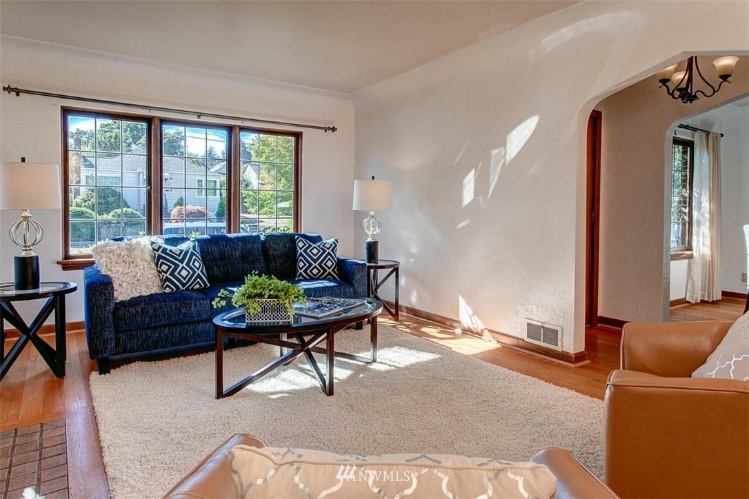 7724 Dibble Avenue Northwest Seattle, WA 98117 - Photo 4 of 25