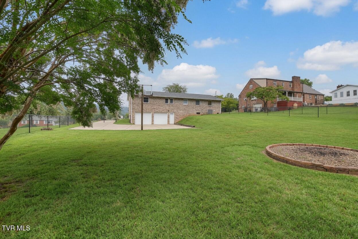 126 Clay Little Road Elizabethton, TN 37643 - Photo 7 of 29 image (33)