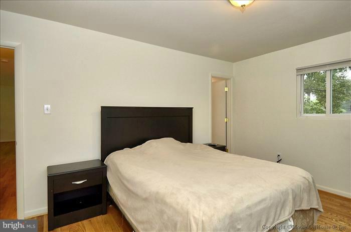 203 Rolling Road Gaithersburg, MD 20877 - Photo 11 of 22 Bedroom (Master)